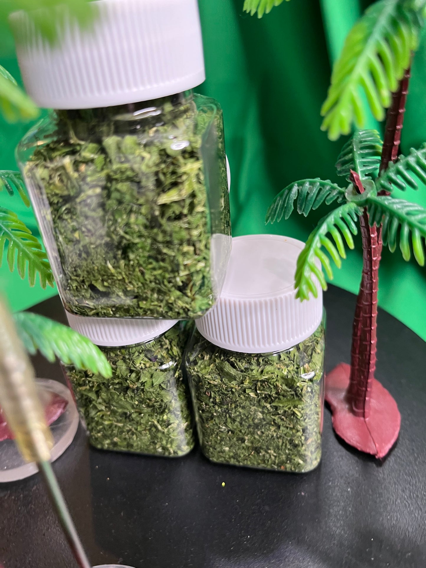 Parsley flakes